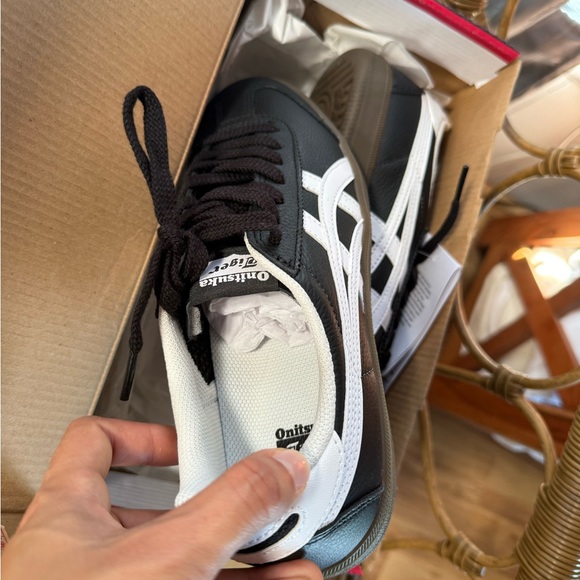 Onitsuka Tiger by Asics Black and White Sneakers Classic Design - Picture 4 of 5